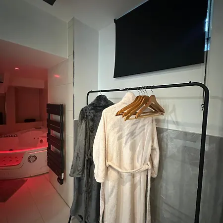 # Le 7 # Nuitee Torride, Balneo, Tantra Centre *